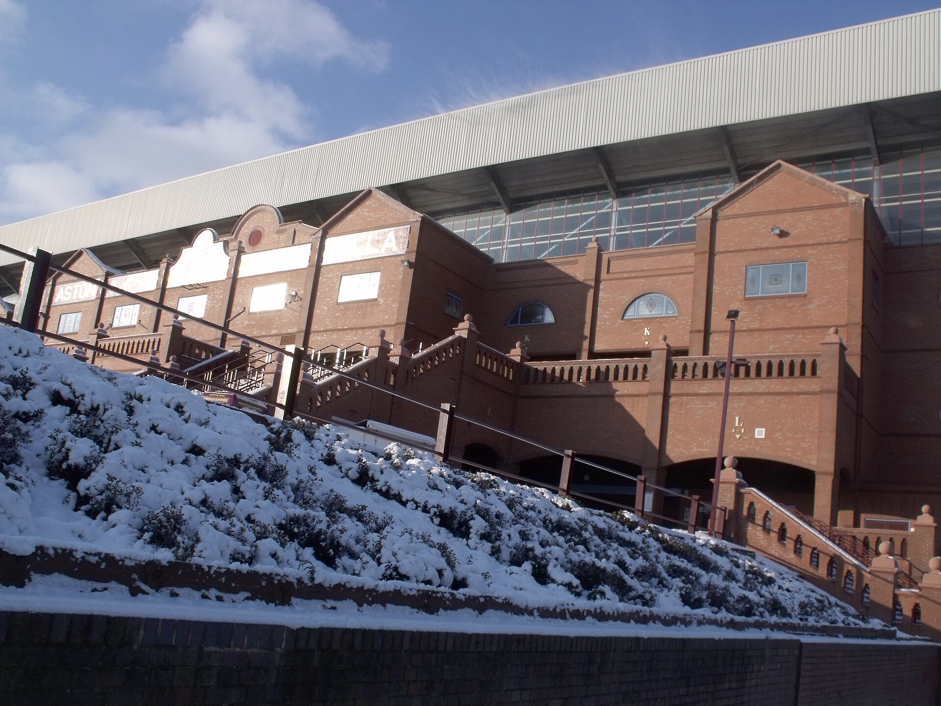 Fachada del Holte End de Villa Park vista desde Witton Lane